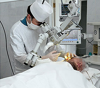 Операция на ухе с применением микроскопа